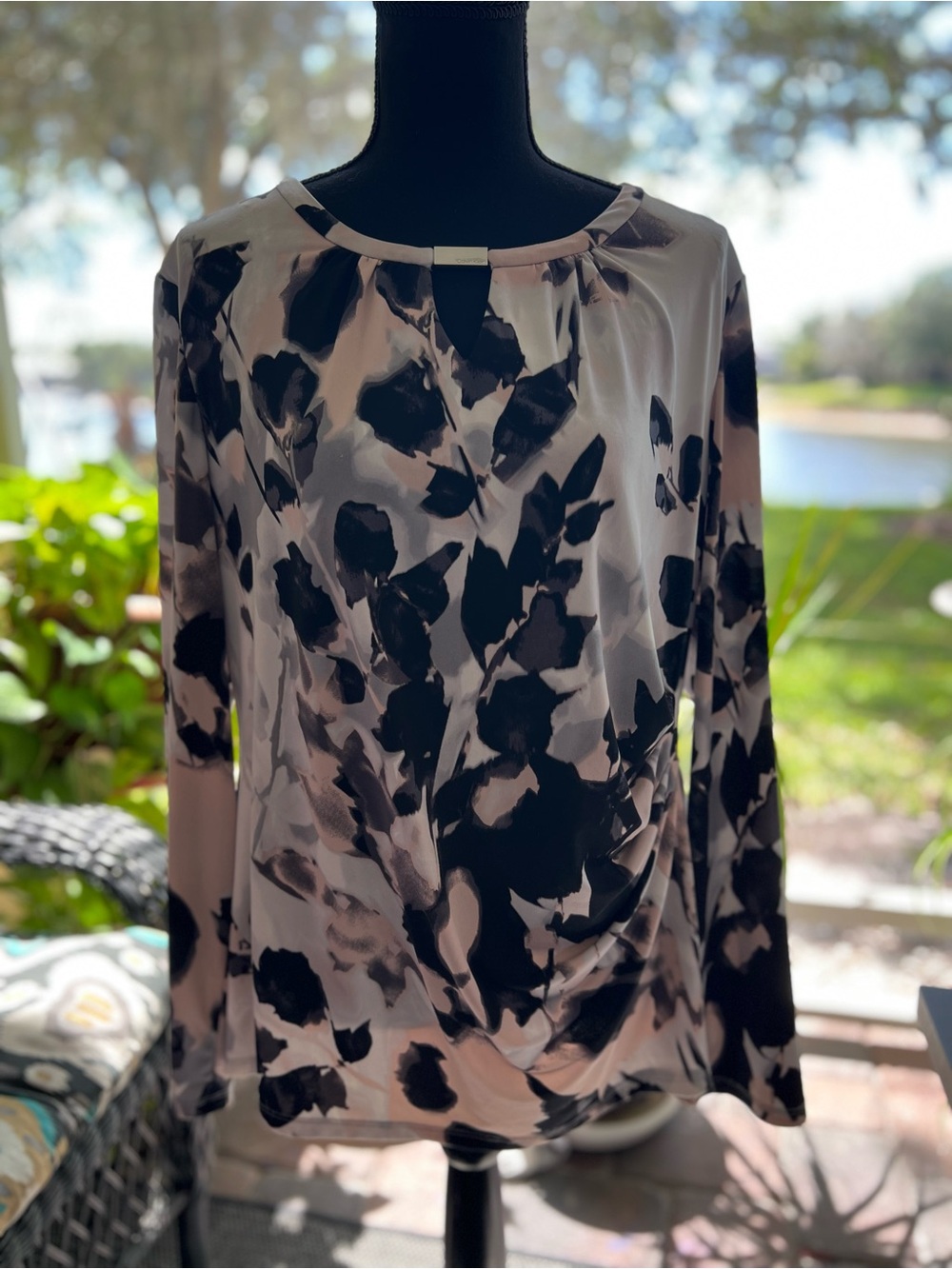 Calvin Klein Black & Cream Floral Keyhole Long-Sleeve Blouse